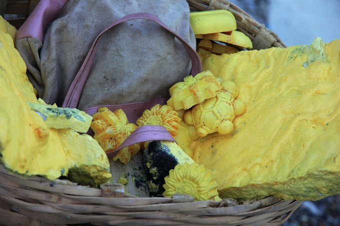 沐浴硫磺，追寻蓝火——印尼宜珍火山