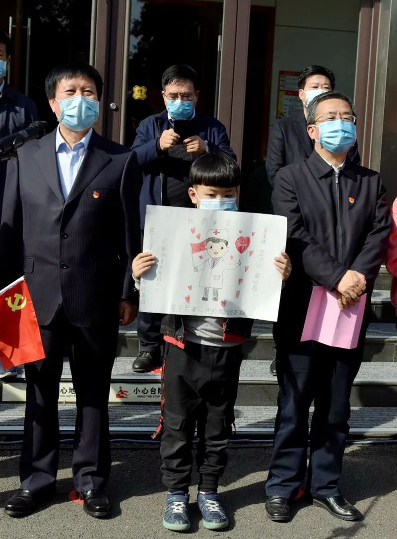 爸爸你是我心中的天使,爸爸你是我心中的一座山