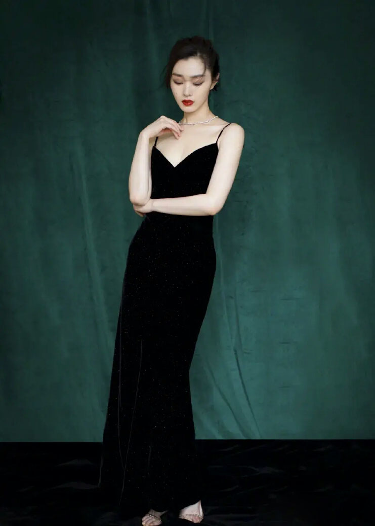 车晓气质穿搭,车晓抹胸裙靓丽大方