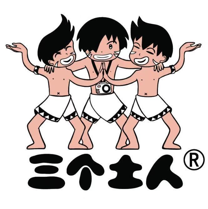 路边的甜品店，传出“砰砰”的敲打声