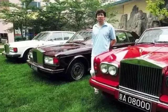 中国首位开劳斯莱斯的车主是谁,经常开劳斯莱斯法拉利的人