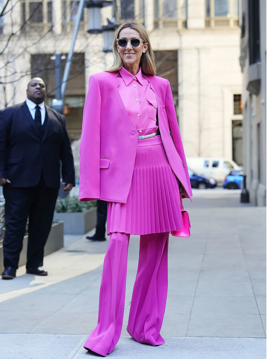 春季流行色玫红色,玫红色什么人穿不好看