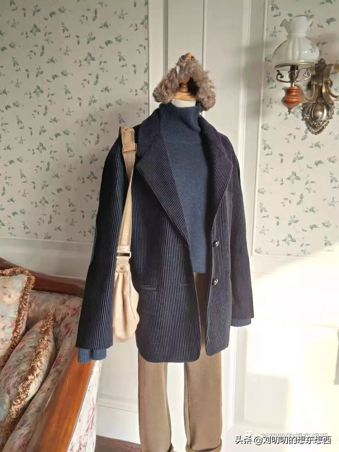 带帽子绿羊绒衫搭配什么外套,休闲装搭配冬款