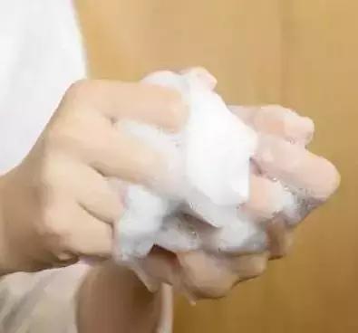 黑头可以用什么药膏来治疗,鼻子上的黑头怎么来的