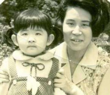 她被父亲嘲斗鸡眼，却因“丑角”一炮而红，曾公开怼周迅是小结巴