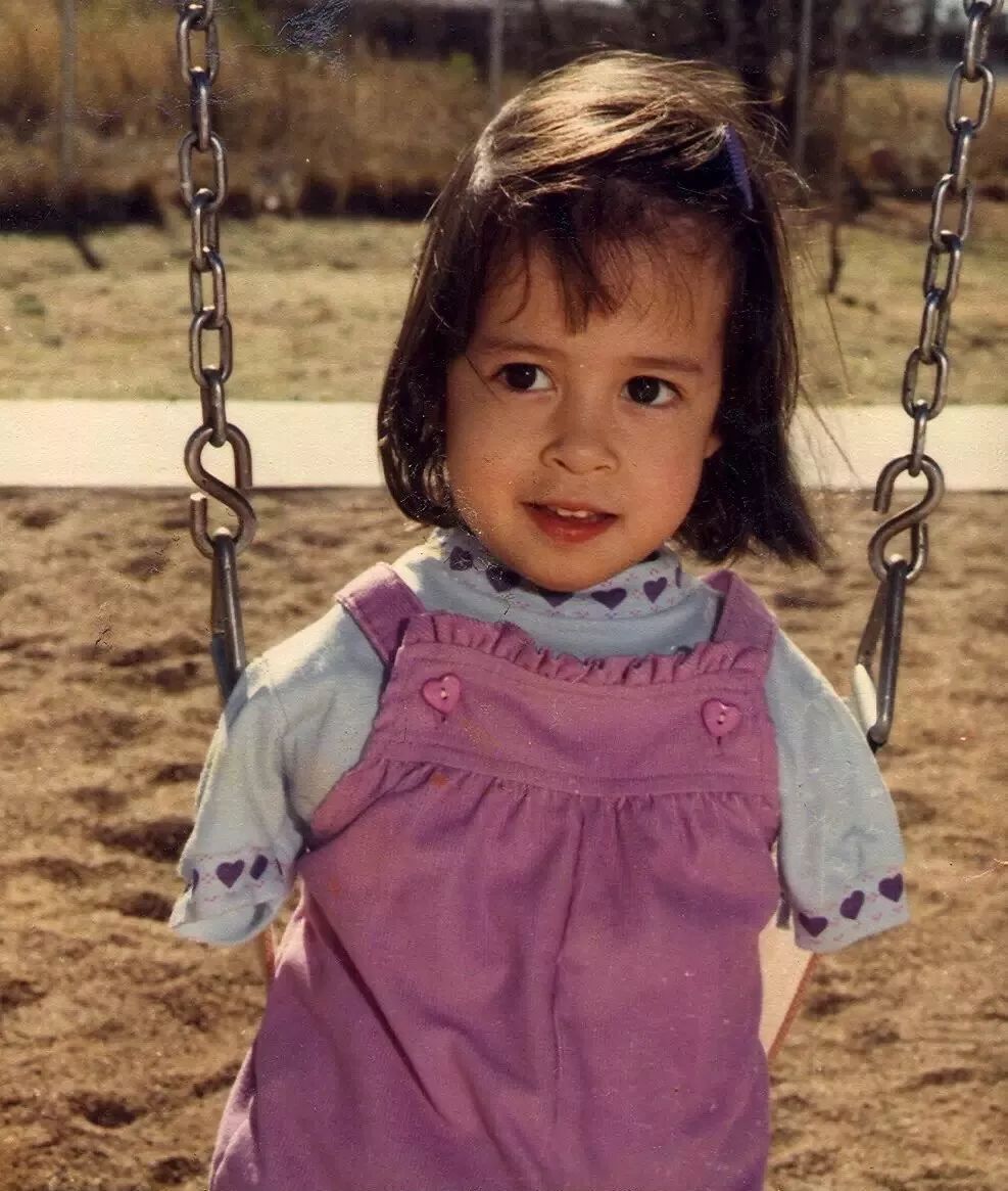 无手臂女孩开车,无臂女孩用脚玩王者荣耀