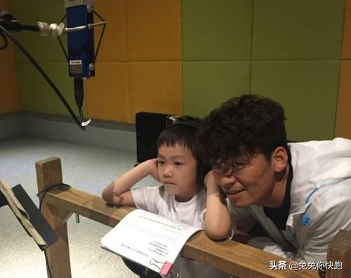 王宝强10岁儿子近照长相清秀,王宝强王子豪