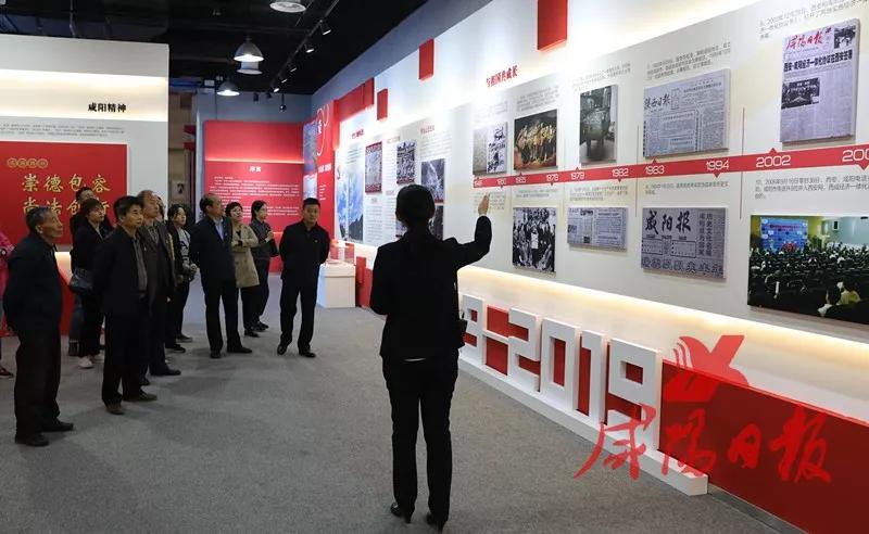 忆往昔沧桑岁月叹今朝浮沉生涯,忆往昔峥嵘岁月看今朝