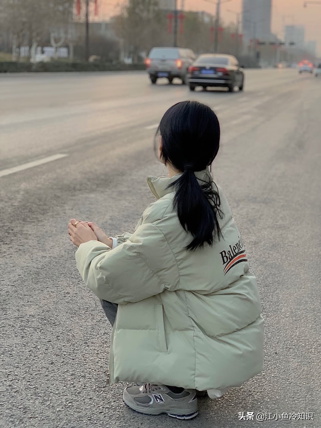 巴黎世家新出淡绿色羽绒服➕NB2002r冬天这么穿太绝美了