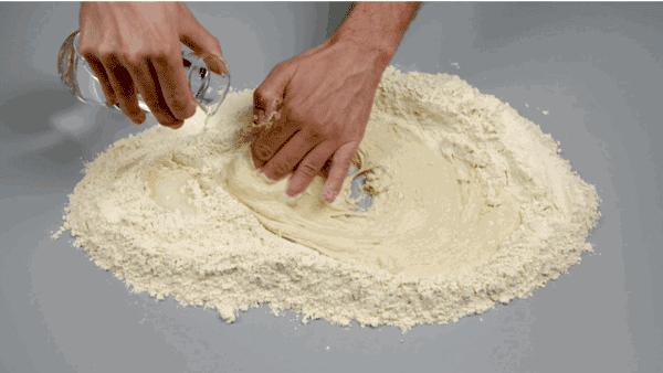 麦富迪牛肉双拼狗粮金毛泰迪20斤,双拼猫粮是膨化食品吗