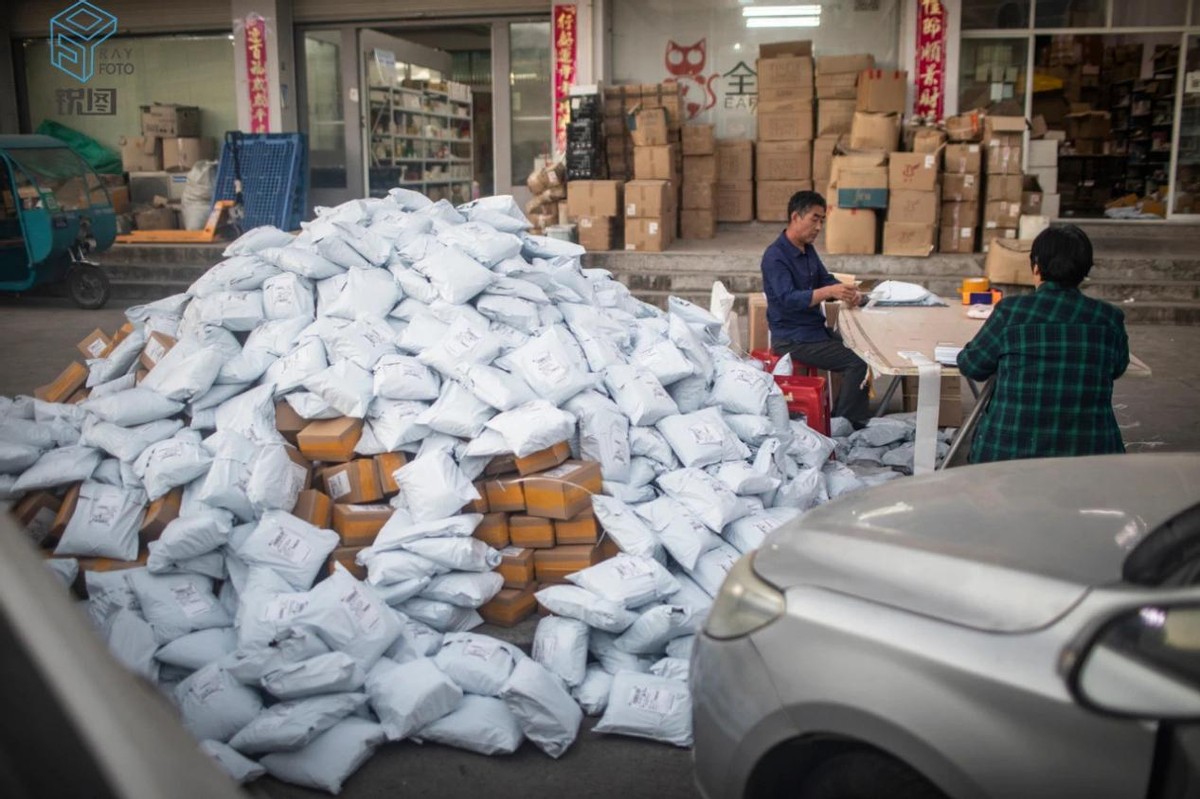 被阿里拼多多挤压的义乌，为何还能成为5万名网红直播的聚集地？