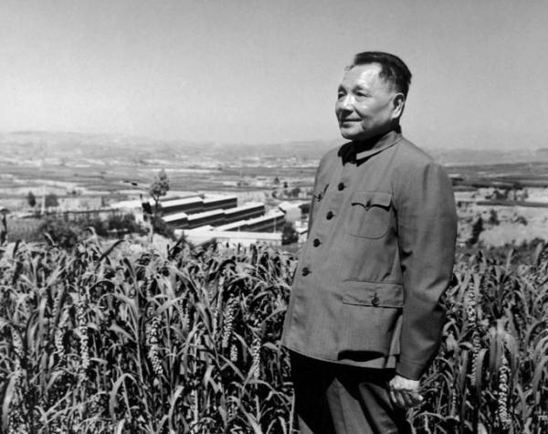 毛主席、周恩来、*小平邓**三位领袖是怎么过春节的？