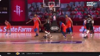 奇葩瞬间！火爆冲突，双双罚下，一人一秒未打却获两关键罚篮