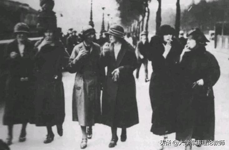 欧洲“女烟民”为何如此多：香烟曾被包装成女性的“自由火炬”