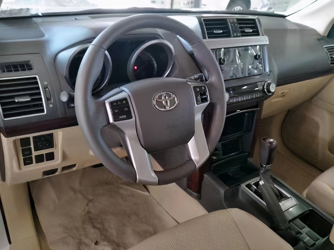 丰田霸道廉价,廉价感十足的车