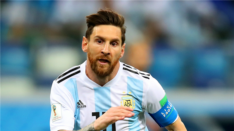 梅西带给阿根廷幸福烦恼，尤文拿卡卡调侃米兰，巨星名字引发趣闻