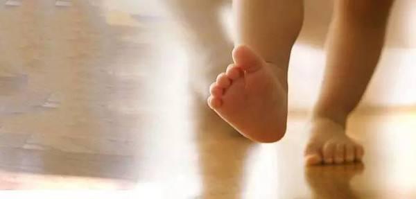 不爱穿鞋的孩子怎么办,不爱穿鞋子的10岁小孩