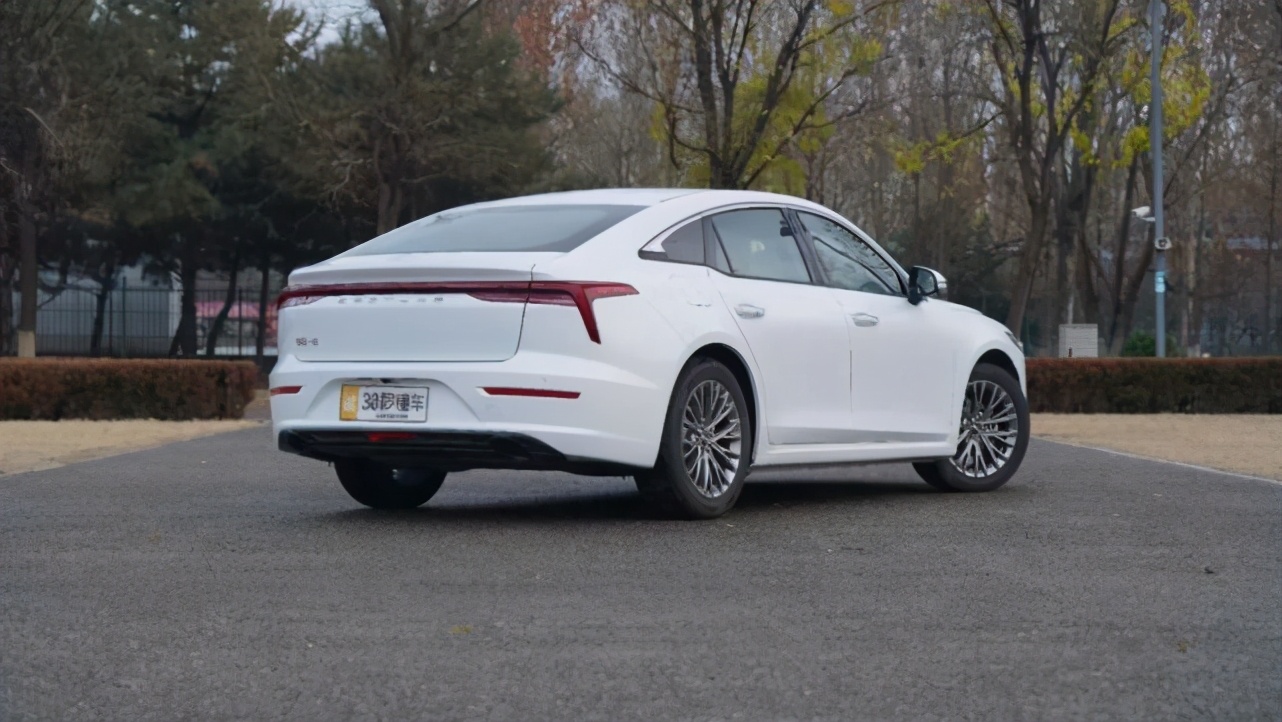 颜值竟然不输bba车型,颜值不输bba这台suv让你赚足回头率