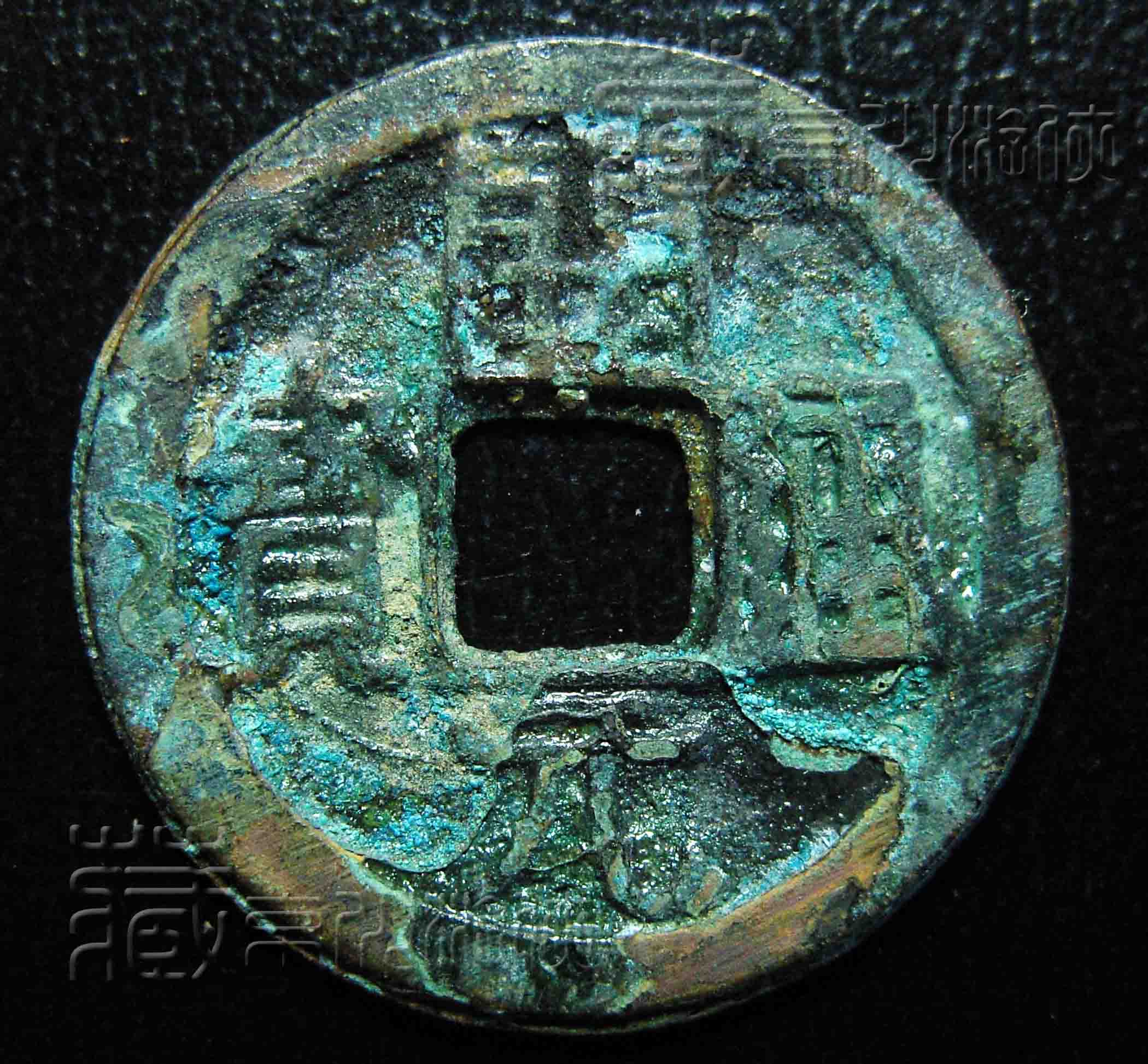 唐代鎏金开元通宝钱今年值多少钱,初唐开元通宝光背值多少钱