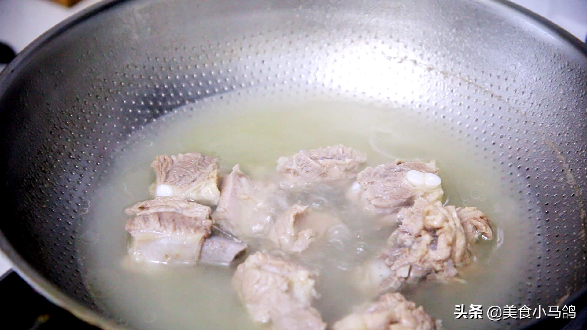 糖醋排骨如何烧出汁,糖醋排骨怎么熬制脱骨