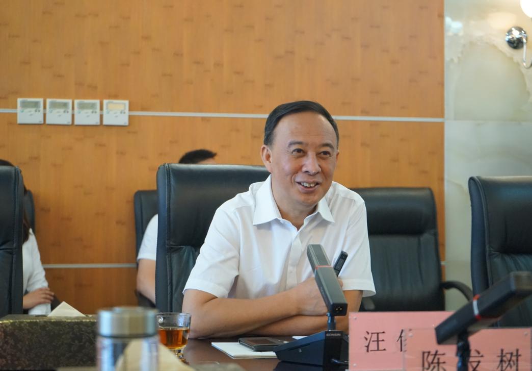 汪俊林送曹德旺郎酒,汪俊林曹德旺