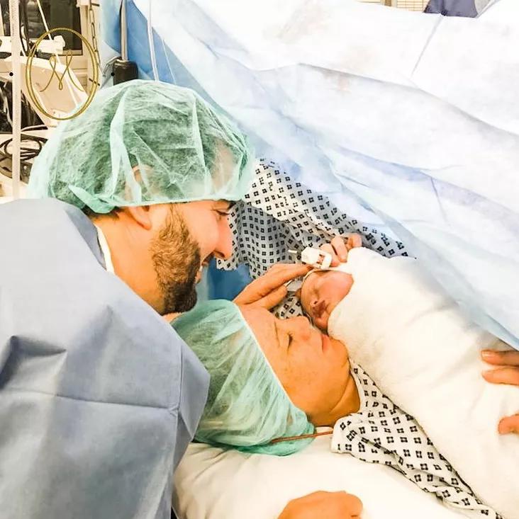 给富豪妹妹当保姆,给富豪家庭当保姆