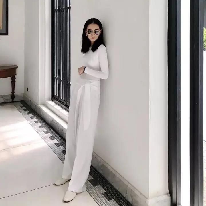 还在追韩系fashion？我已经掉入了泰妹Lisa的坑