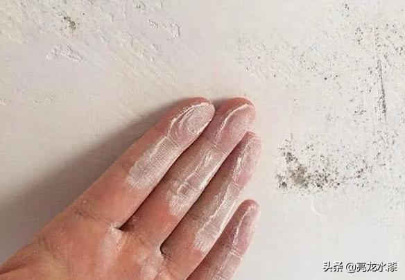 腻子用手摸掉粉怎么办,旧腻子墙面掉粉需要怎么翻新