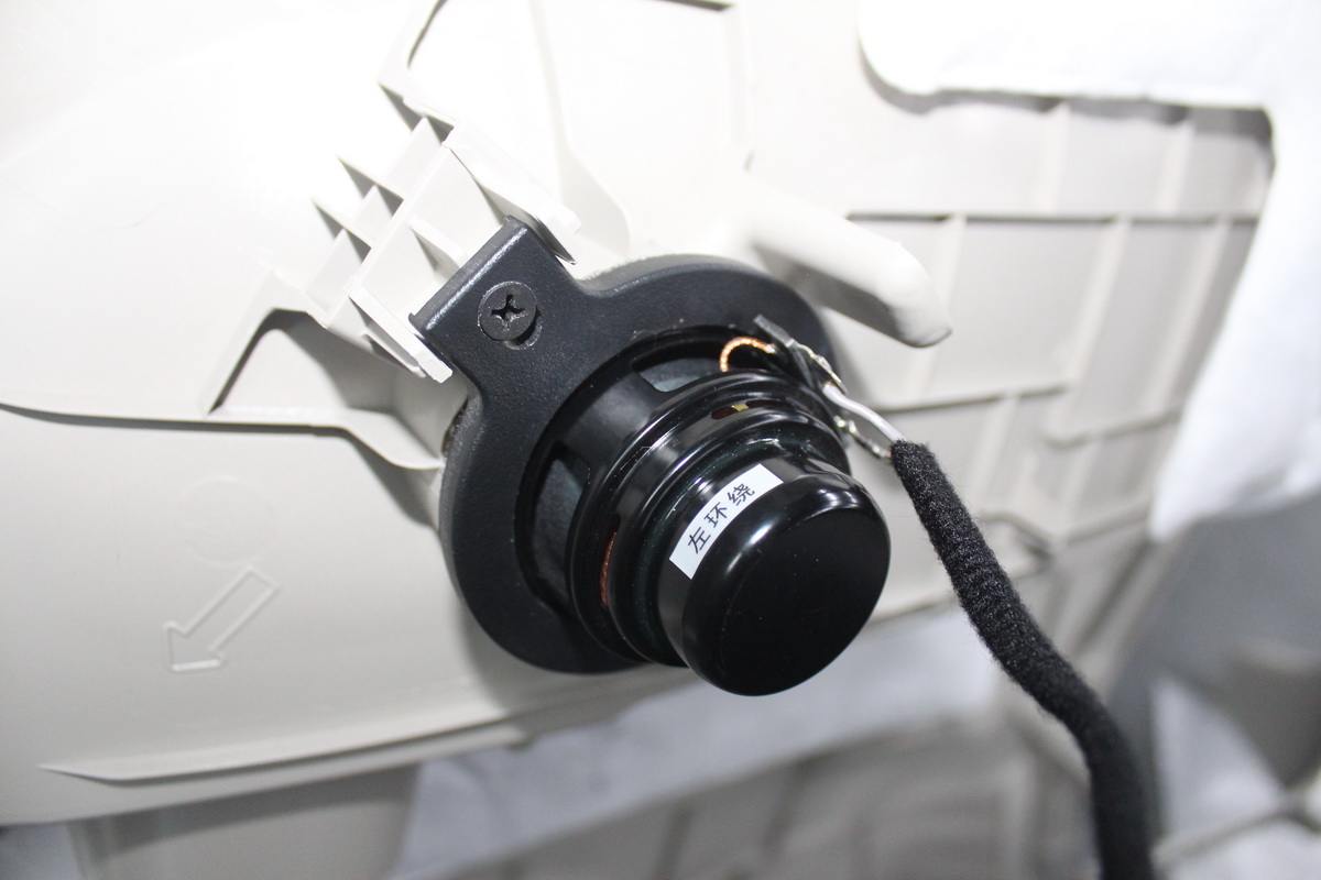 别克gl8音响改装升级,别克gl8音响改装超薄低音