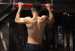 李现200斤未p照片曝光：你以为的腹肌男神，其实是自律狂魔