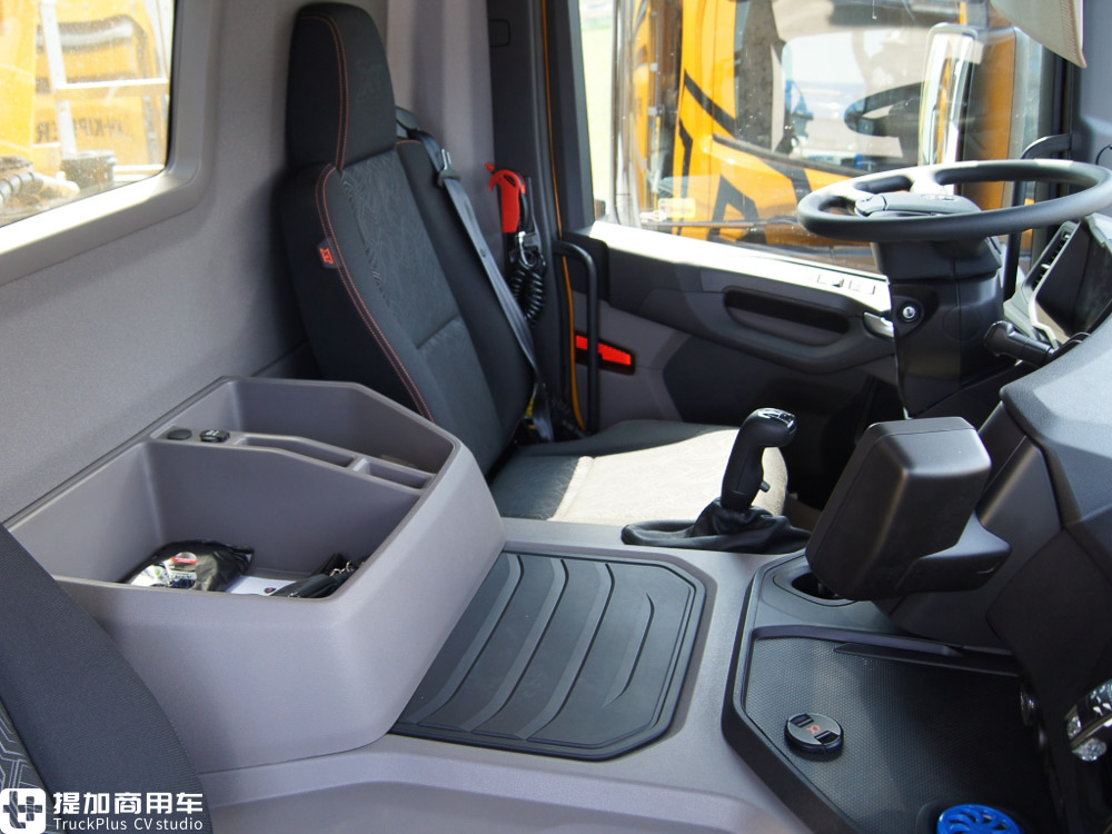 8x8斯堪尼亚,8x8是几驱