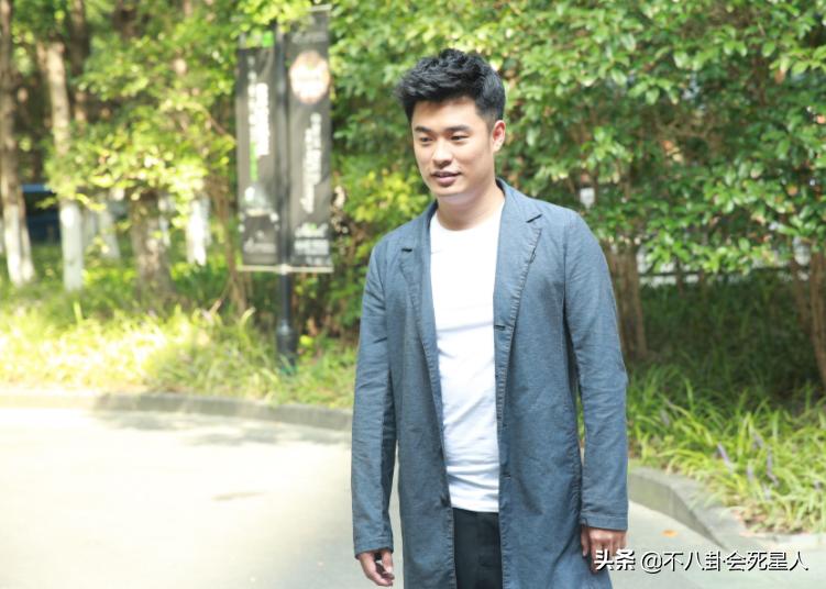 一脸横肉的男人视频素材,一脸横肉的帅哥