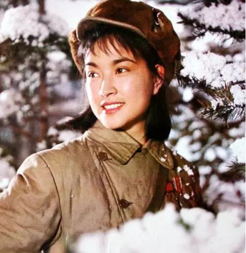 刘晓庆曾经历过4段婚姻,60岁刘晓庆与前夫相拥而泣