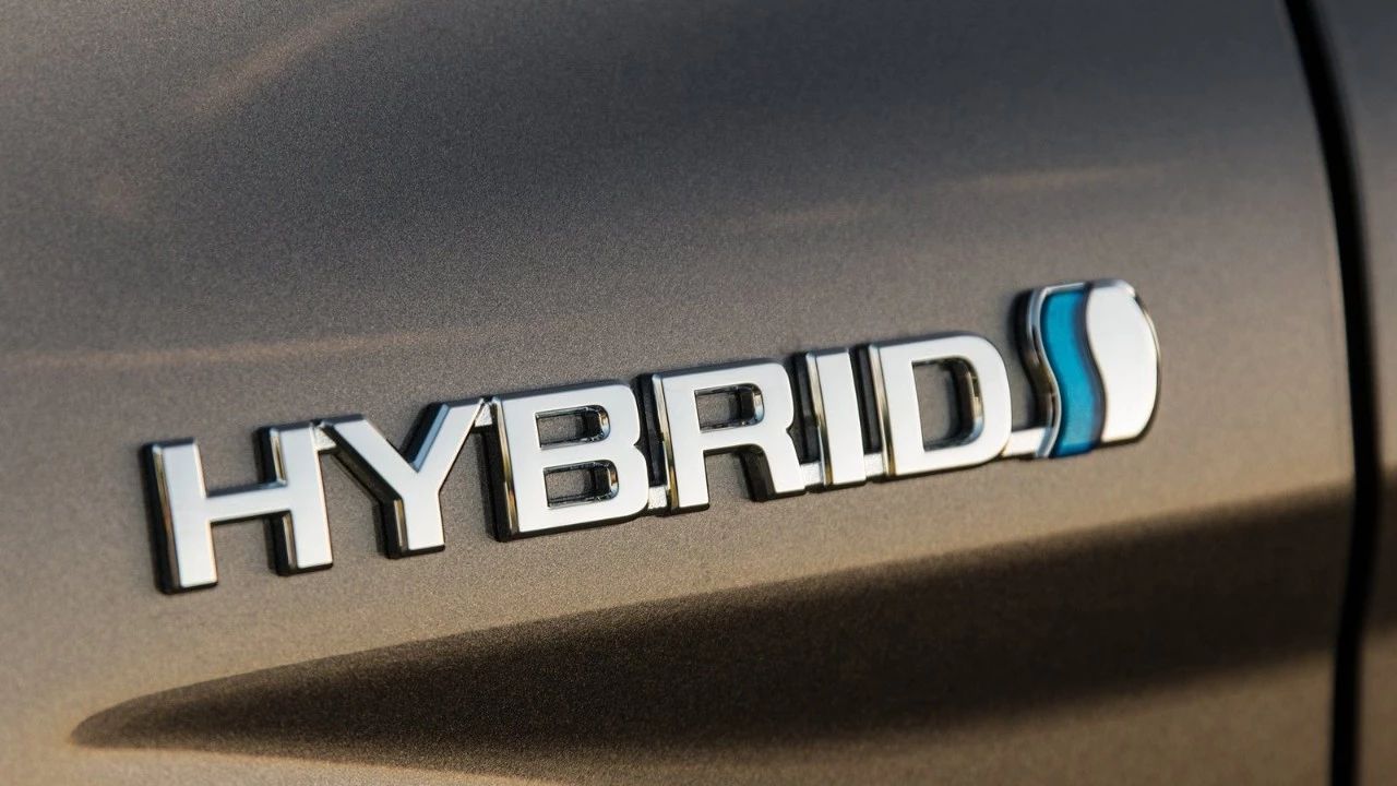 开了10年的丰田混动值得买吗,丰田混动保值还是纯燃油保值