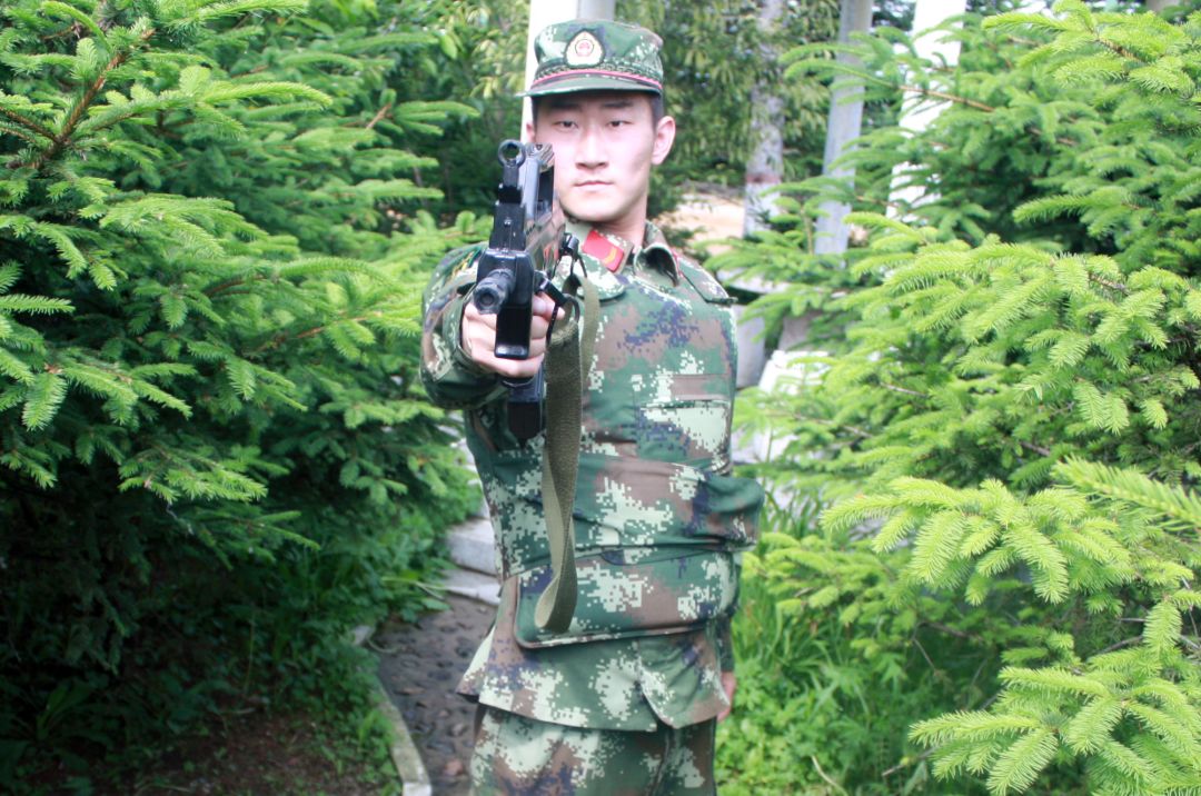 东北学霸男神：入伍*警武**森林总队，获部队嘉奖，返校以总分第一考研清华！