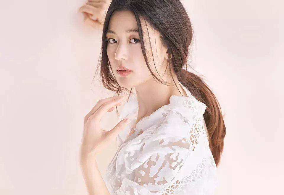 什么样的发型好看又显脸白,适合小脸显白的发型