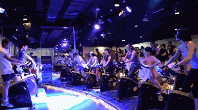 来左边跟我一起画个龙舞蹈慢动作,来左边和我一起画个龙的舞蹈教学