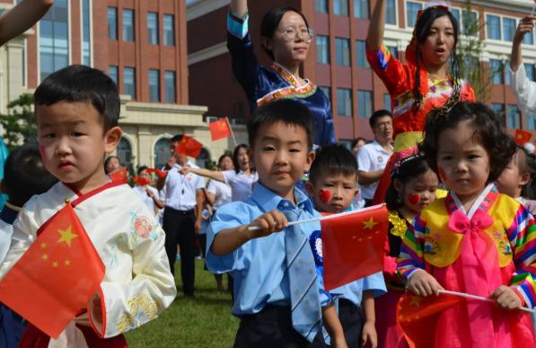 青岛cbd超燃快闪献礼海军节,我和我的祖国快闪青岛学校