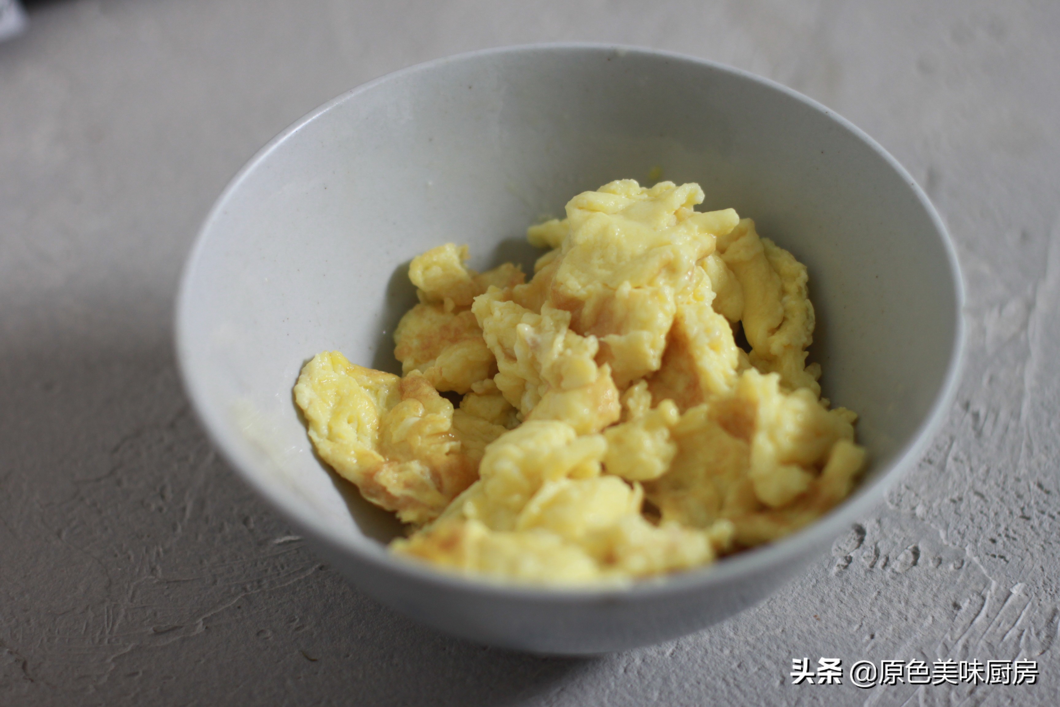 丝瓜可以不去皮吃吗,丝瓜要不要挖