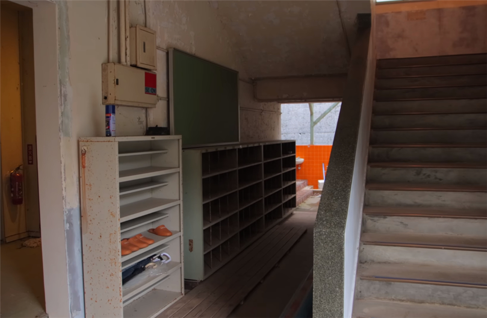 80后小伙回荒废十年的农村大学,80后小伙回荒废10年农村大学