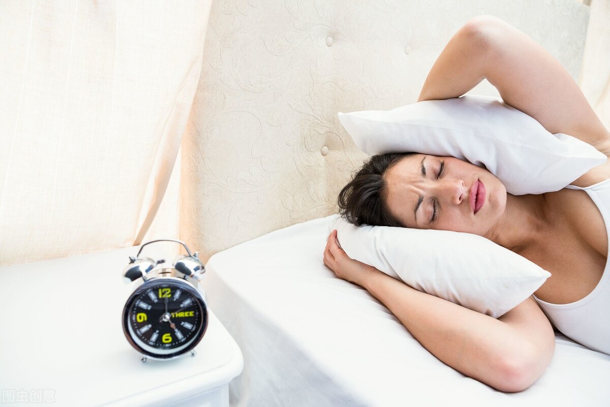 女性头顶脱发的原因和治疗方法,头顶脱发的原因和解决方法