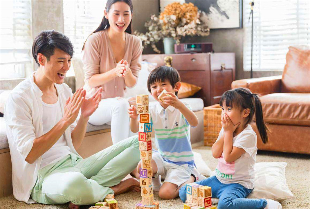 一岁半宝宝从不打人,1岁宝宝一言不合就打奶奶