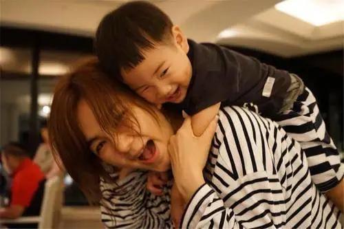 50岁钟丽缇被婆婆施压,47岁钟丽缇被人嘲讽年龄大