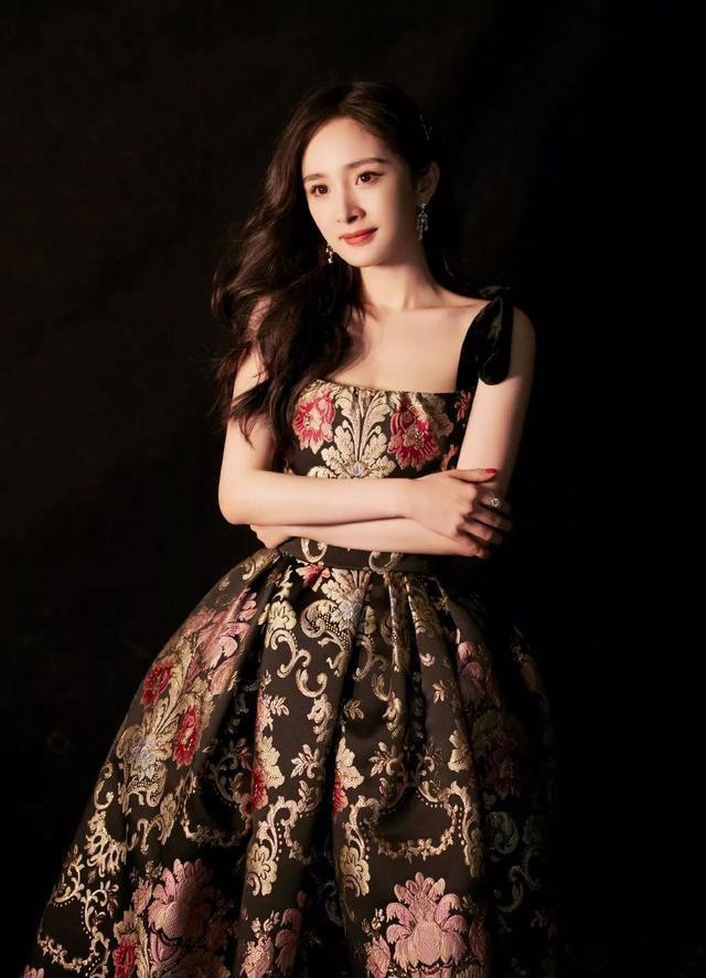 女明星爱穿什么运动品牌,女明星爱穿运动鞋的都有谁