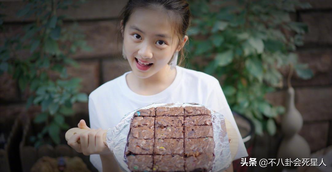 星二代遗传好基因：姚明11岁女儿身高1米8，曹颖的儿子长相帅气