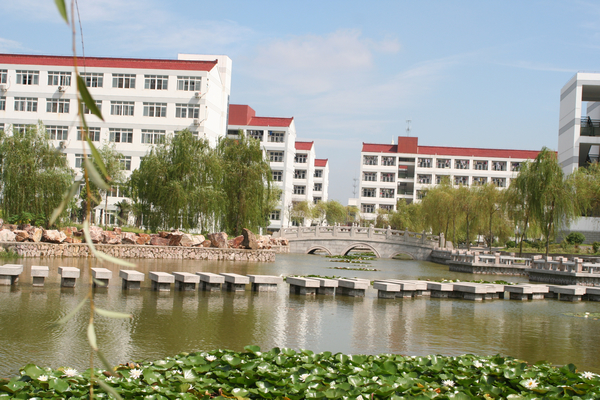 江苏省大港中学详细地址,江苏省大港中学有复读班吗