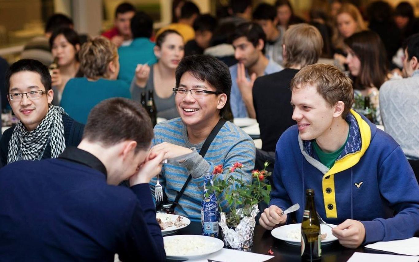 去西班牙留学值得吗,西班牙留学与俄罗斯留学哪个好