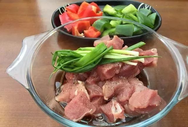 不管炒什么菜必放的调料,无论炒什么肉不要用盐和酒料腌制