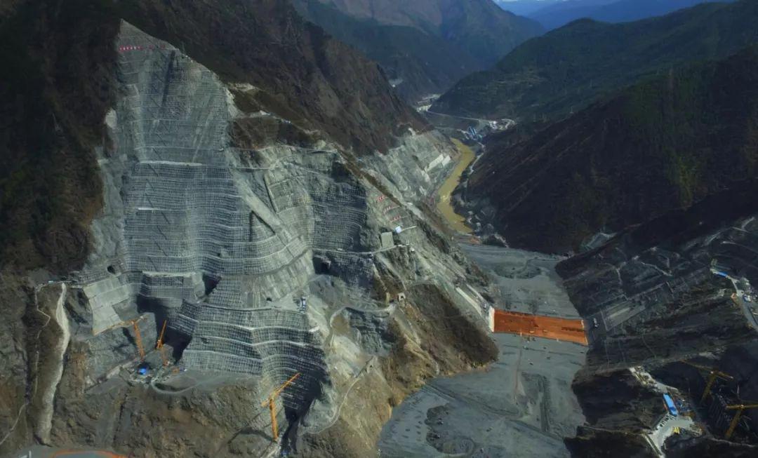 厉害了！中国在3000米高原修建一超级工程，面积超过6个足球场