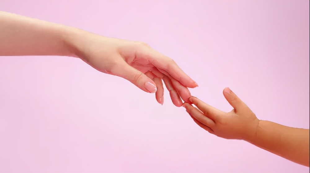 孕期见红胎儿小,孕初期见红打黄体酮还是反复出血